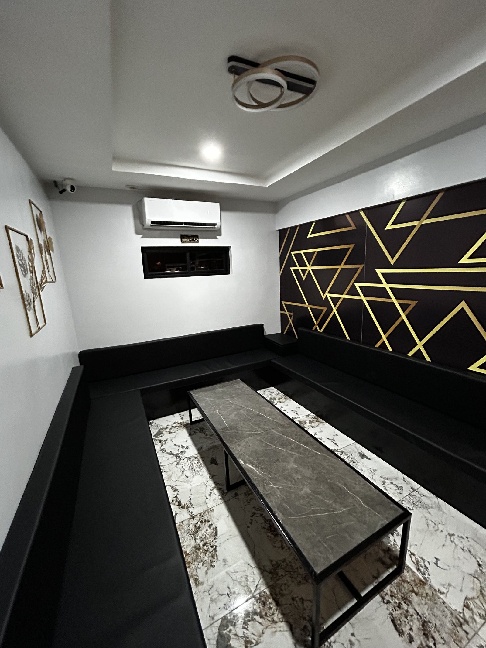 Gold Lounge