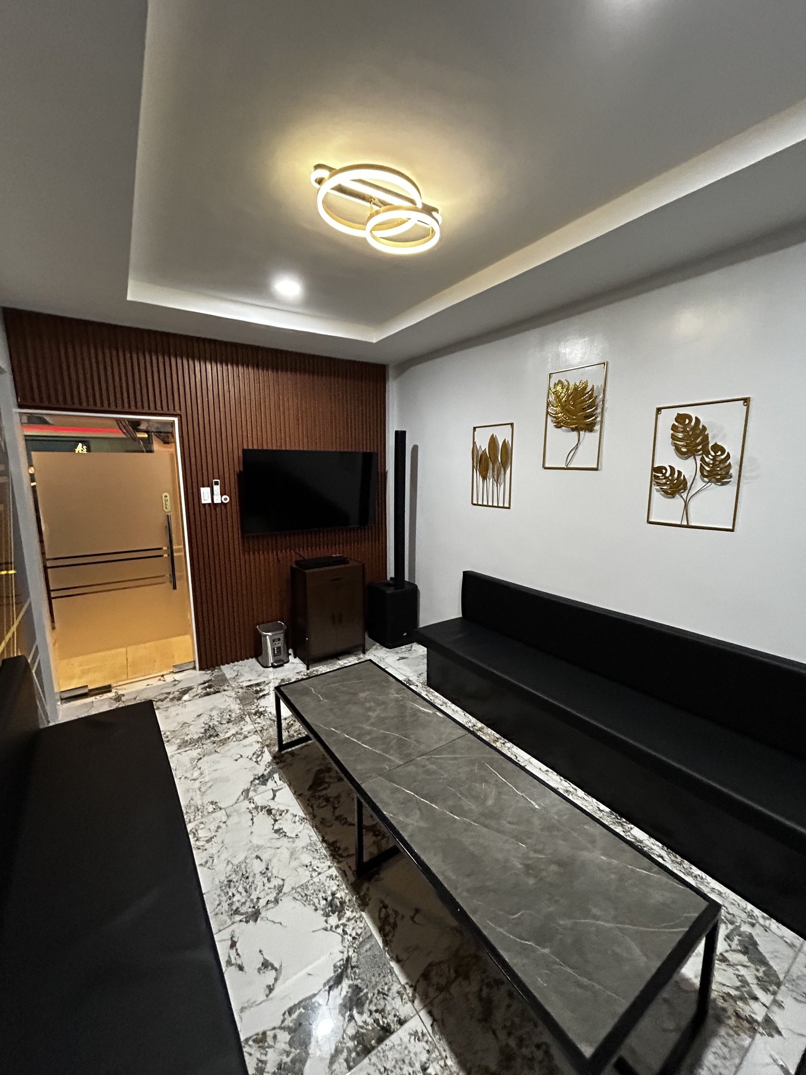 Gold Lounge