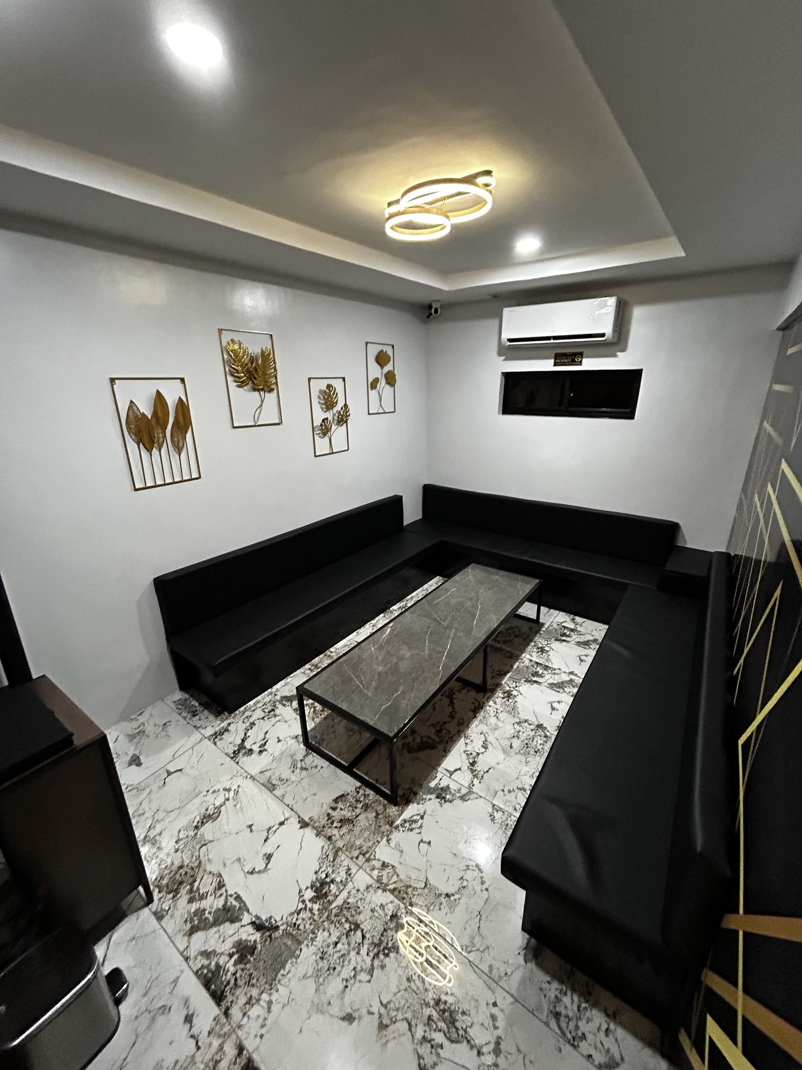 Gold Lounge