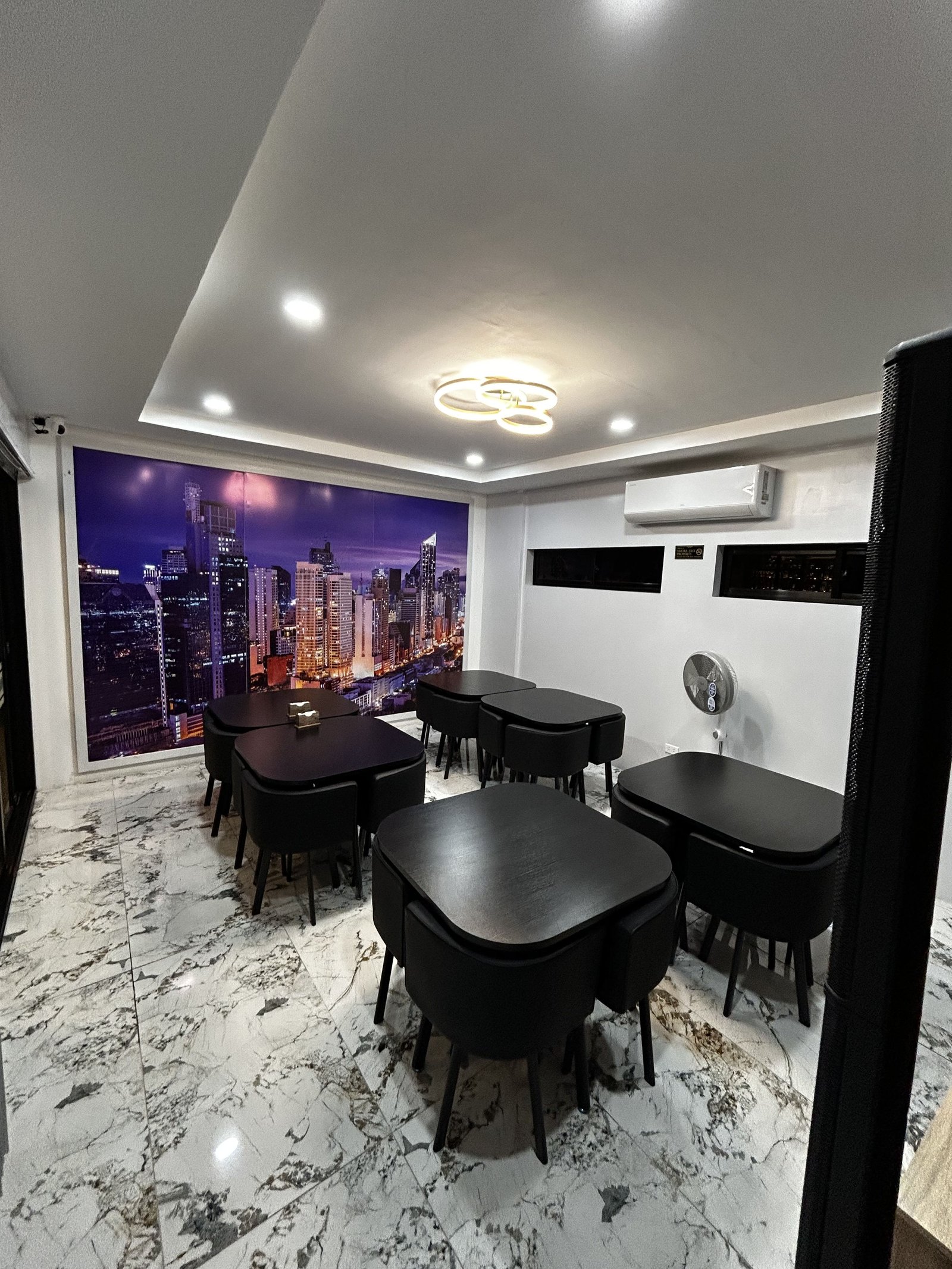 Gold Lounge