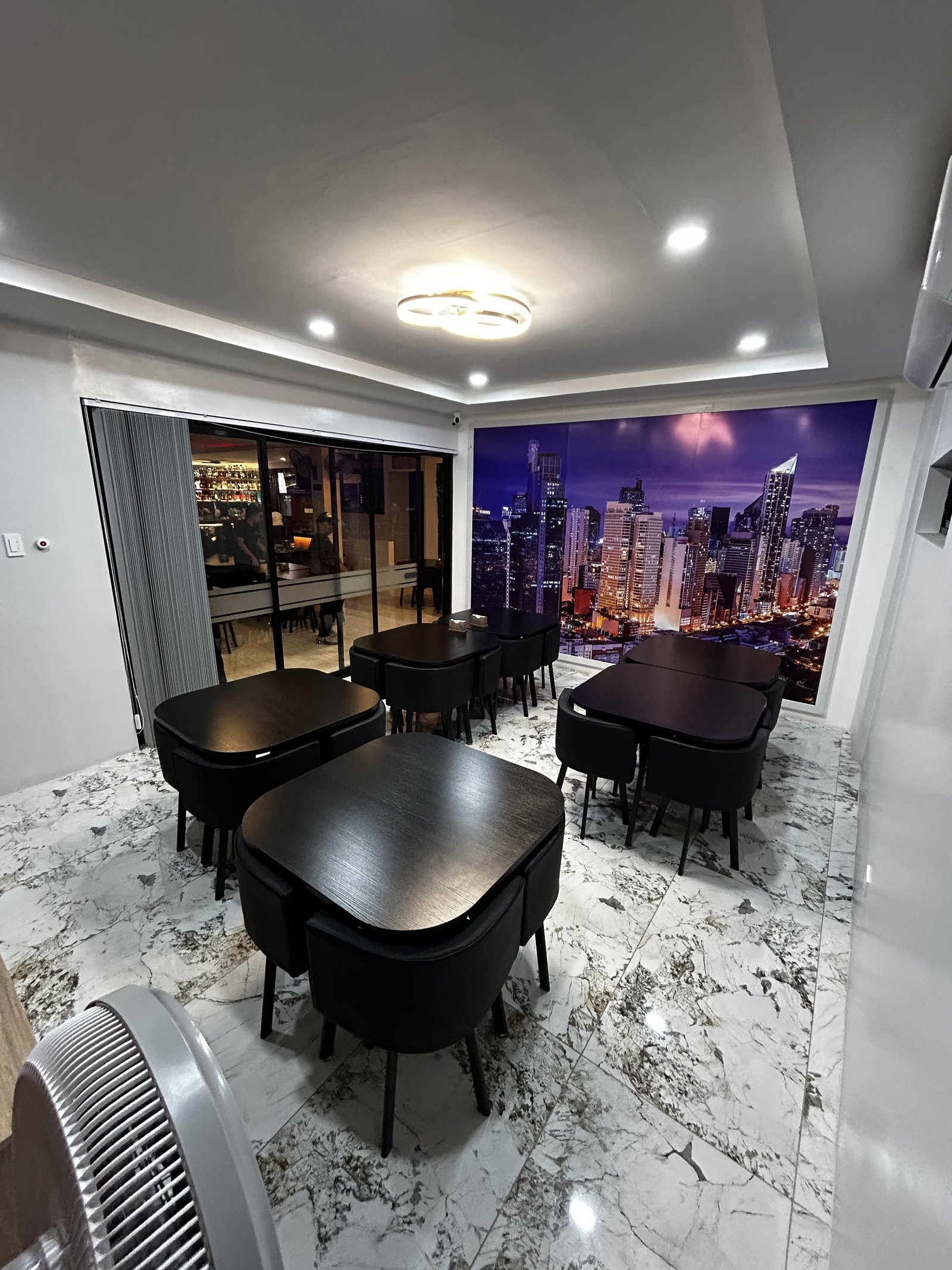 Gold Lounge